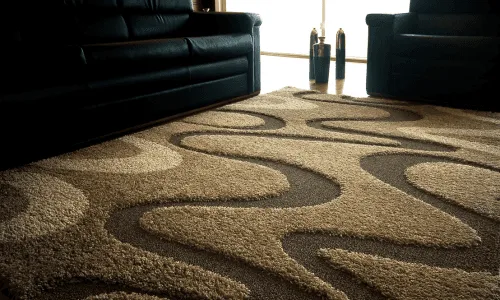 Gemusterter Teppich im Wohnzimmer
